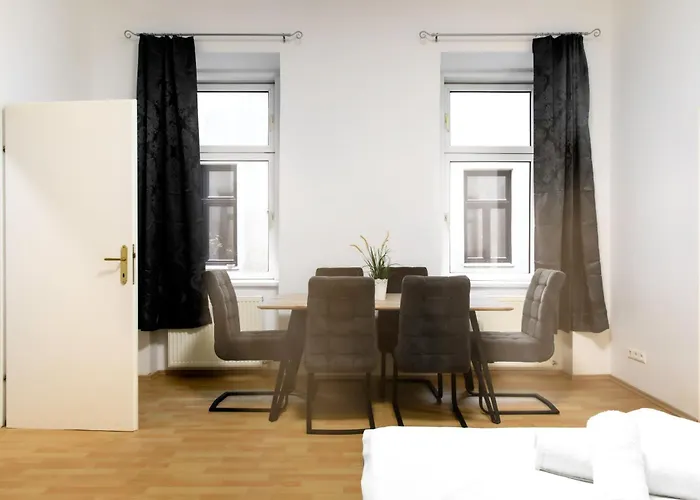 Royal-Haven Apartment